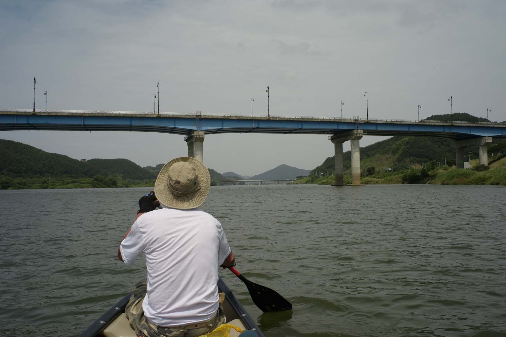 bridge going across river